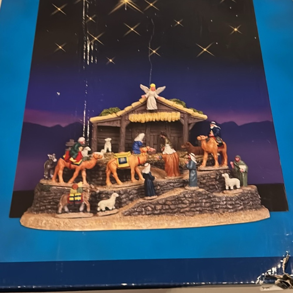 Lemax Nativity Scene with Multicolor Figurines - Picture 6 of 6